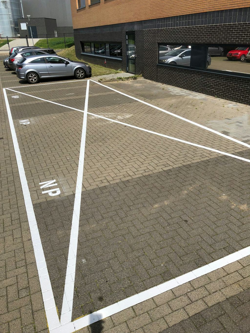 Niet parkeren markering in Heerlen
