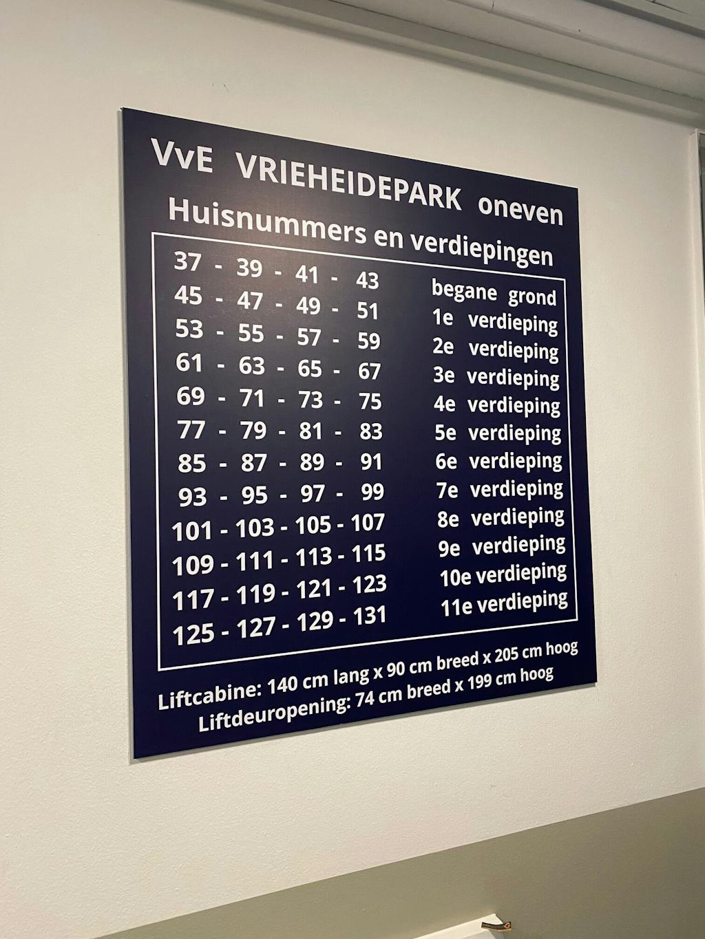 Huisnummerbord voor een vve in Heerlen